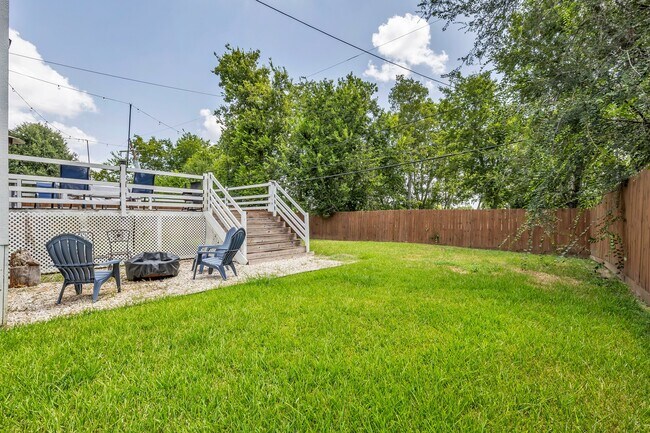 Building Photo - 10747 Dulcimer St