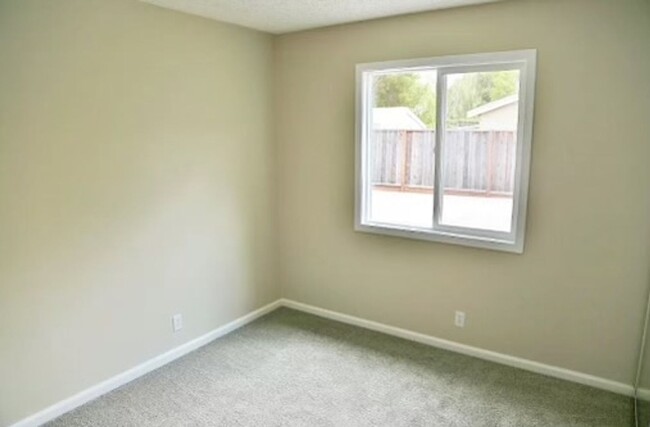 Building Photo - San Ramon Single Story 3 Bd/2 Ba, New Pain...