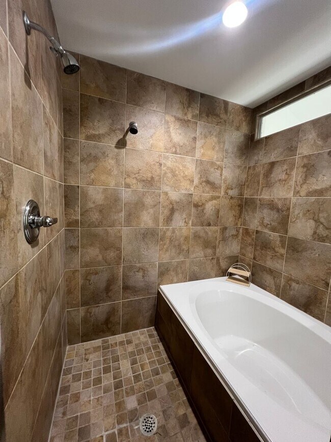 Building Photo - Spacious 3-Bedroom Home for Rent!