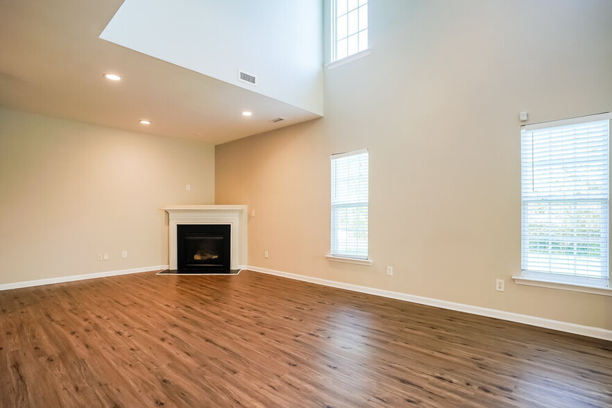 Building Photo - 2017 Sterling Hill Dr
