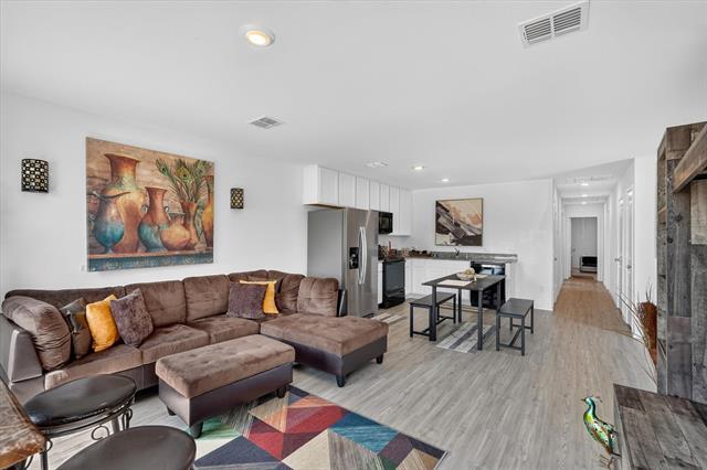 Building Photo - 6825 Sunbeam Cir