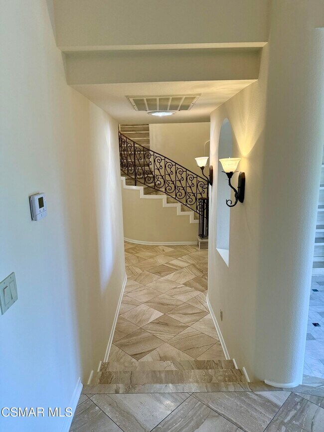 Building Photo - 1922 Golden Sky Cir