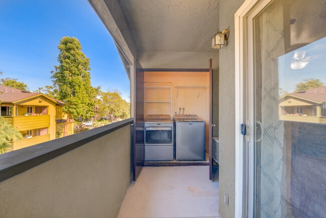 Building Photo - 194 Avenida Descanso