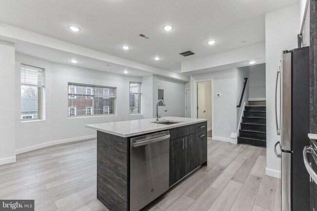 Building Photo - 2301 N 6th St