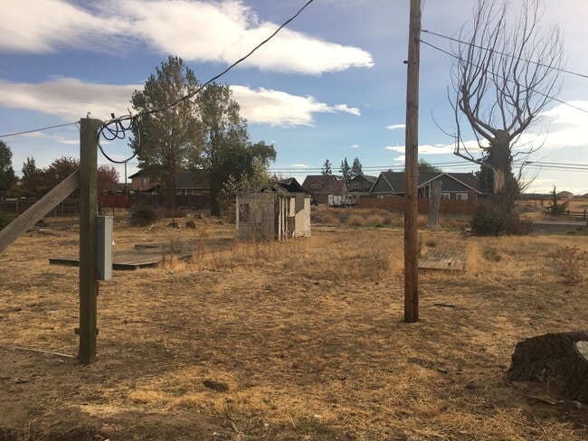 Building Photo - Country Living - 1 Bedroom / 1 Bath Home in Redmond