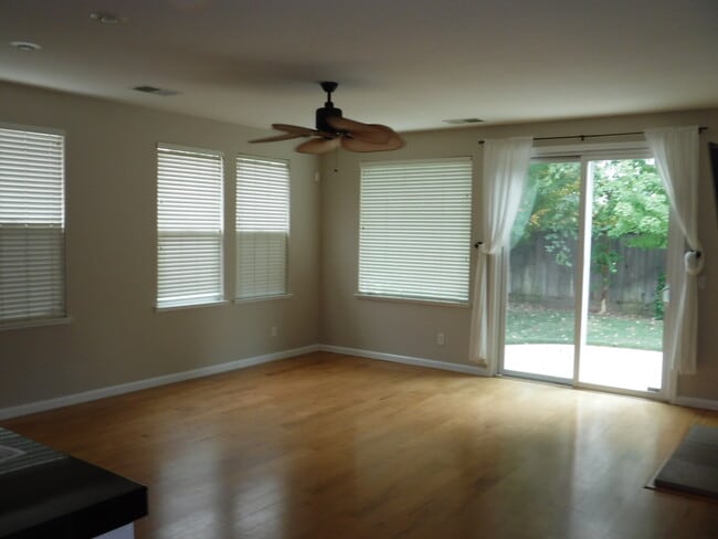 Building Photo - Single story home in Turlock!!