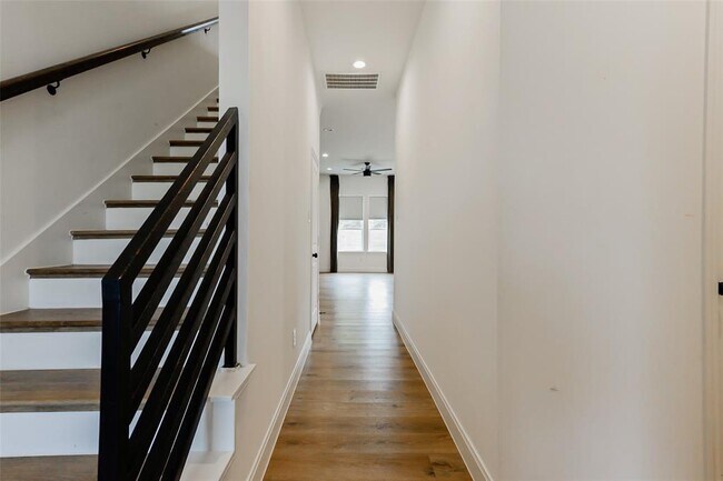 Building Photo - 7810 Kenton St