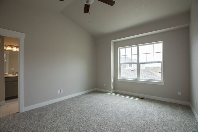 Building Photo - 4902 Brookfield Dr