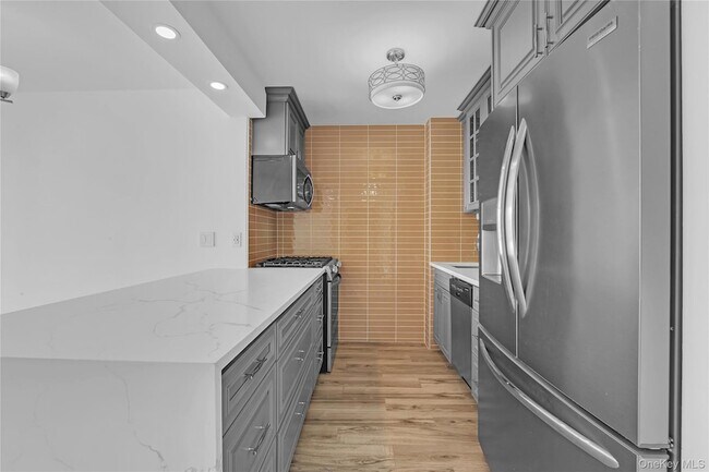 Building Photo - 4-74 48th Avenue Unit 25M