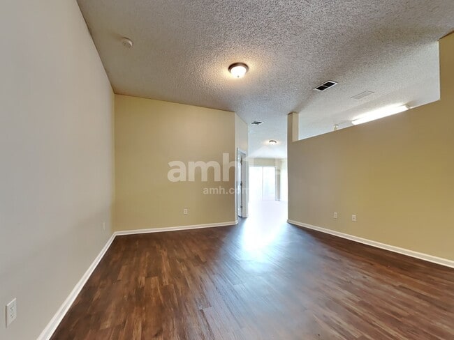 Building Photo - 9575 Stratham Ct