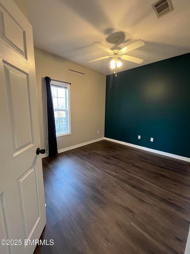 Building Photo - 391 Makenzie Ln