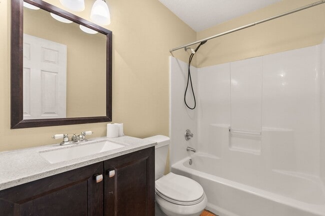 Building Photo - Charming Flowery Branch Home!