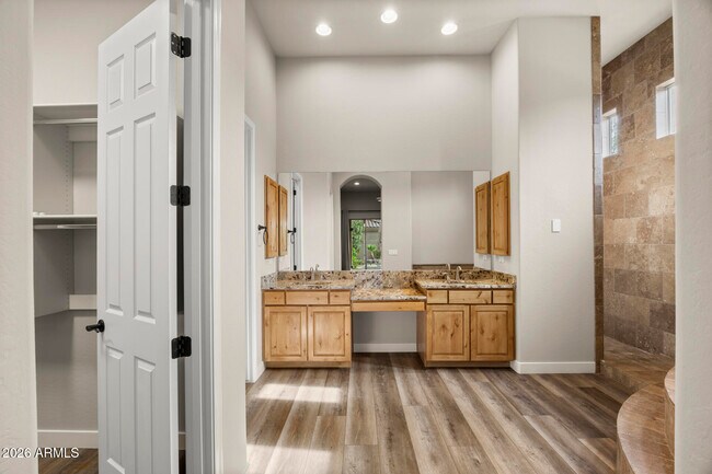 Building Photo - 3653 E Sands Dr