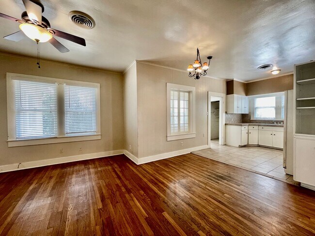 Building Photo - Charming + Convenience - 3 Bedroom, 2 Bathroom Home