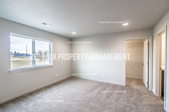 Building Photo - 203 Woodlawn Ln