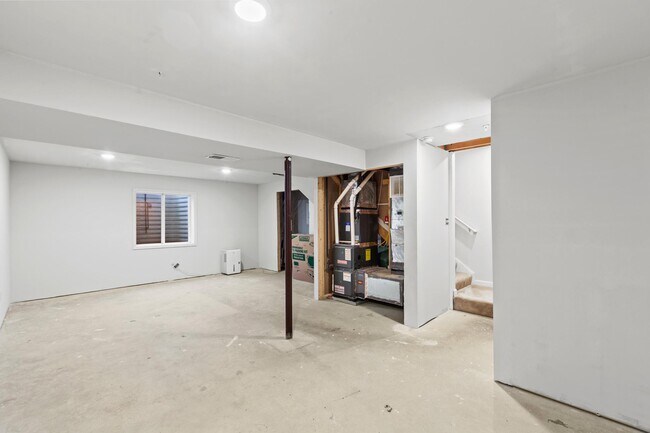 Building Photo - 46310 Creeping Primrose Ln