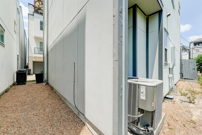 Building Photo - 8409 Hempstead Rd