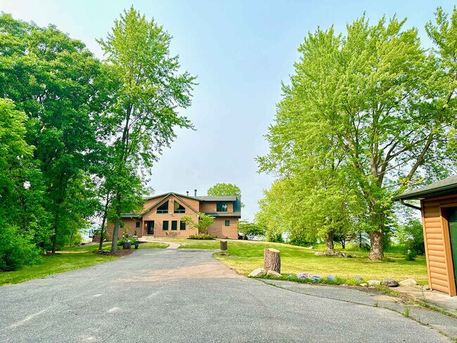 Building Photo - 222 Grouse Dr