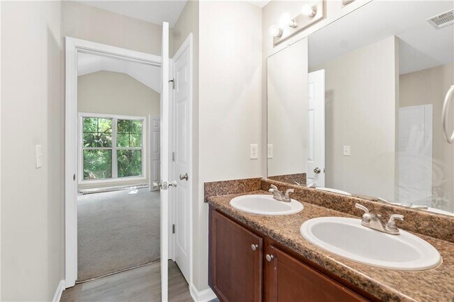 Building Photo - 4660 Lake Hill Trail