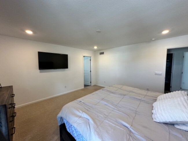 Building Photo - 4145 Bradley Dr