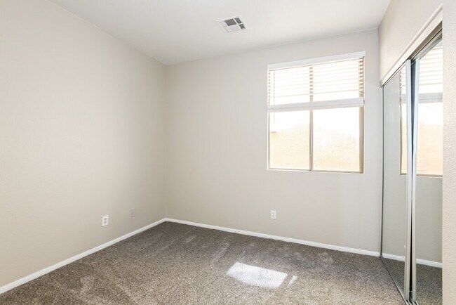 Building Photo - 4344 Desert Home Ave