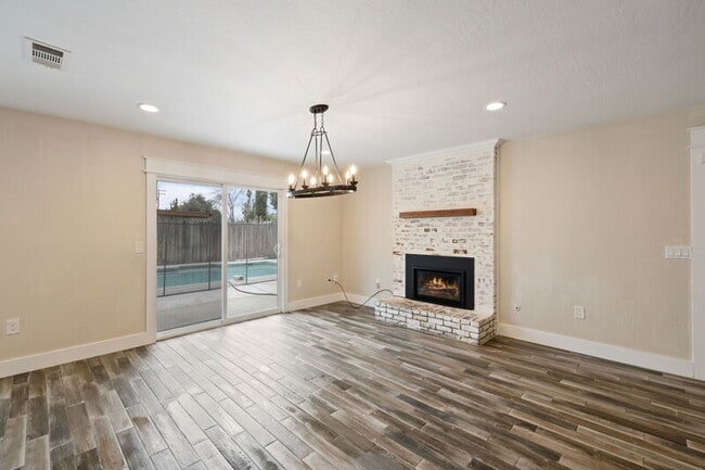 Building Photo - 1212 S Demaree St