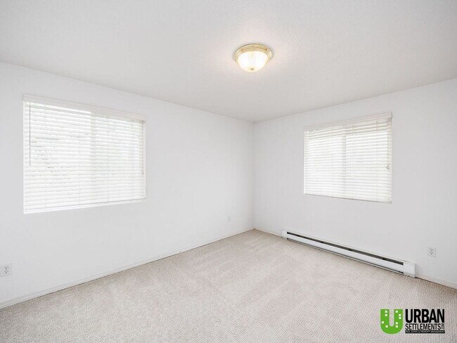 Building Photo - Top-Level 2 Bed / 1 Bath Condo with Garage & In-Unit Laundry – Shiloh Hills