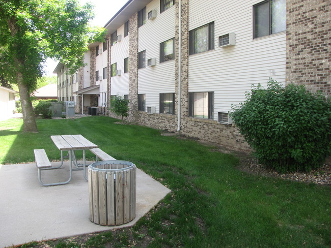 Building Photo - Canterbury Apartments