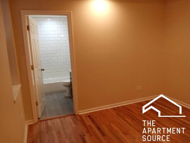 Building Photo - 4008 S Calumet Ave