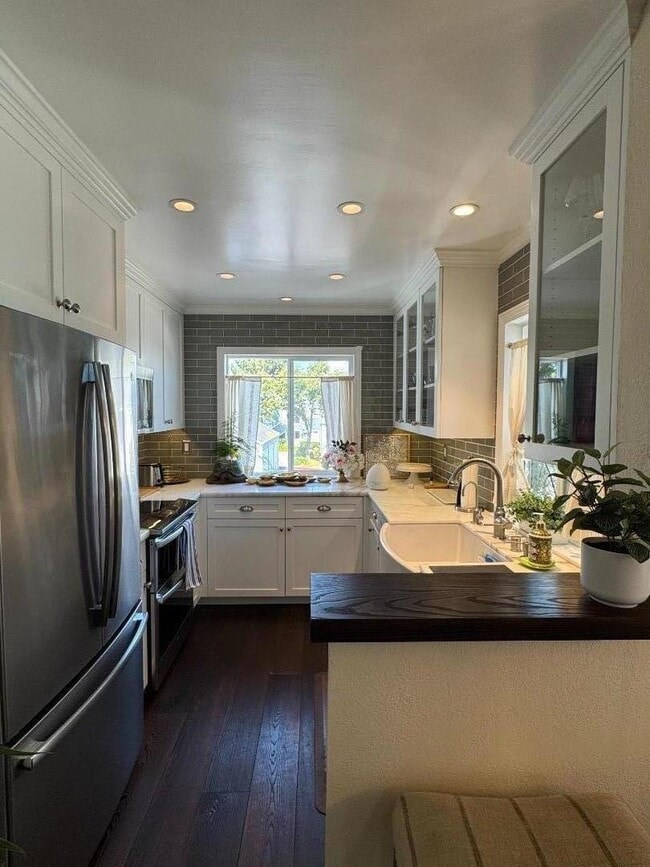 Building Photo - 767 Port Walk Pl