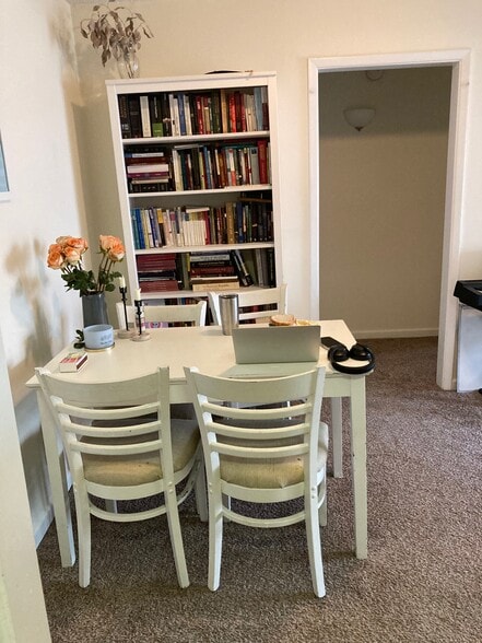 Building Photo - 2527 HYDRAULIC Rd