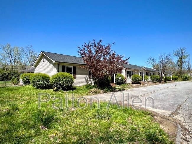 Building Photo - 1754 Meadowbrook Terrace