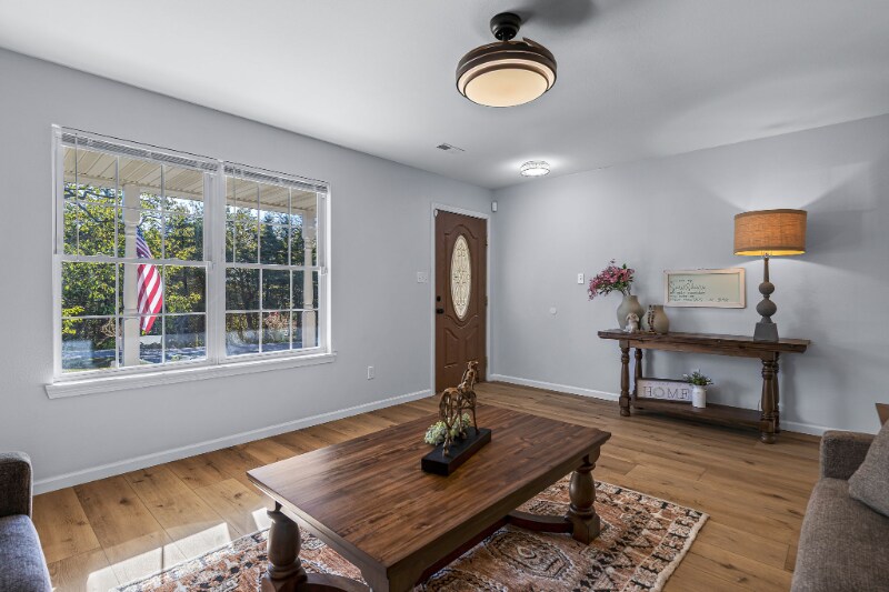 Building Photo - 1604 Napoleon Dr