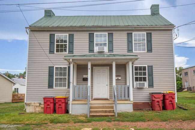 Building Photo - 210 W North St