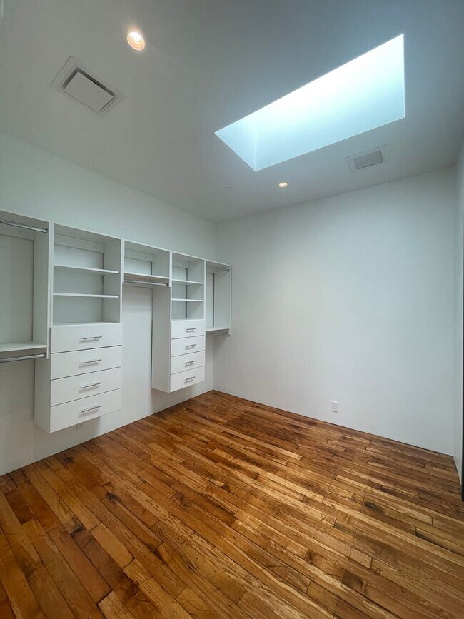 Building Photo - Historic Charm, Modern Luxury,  2 bedroom ...