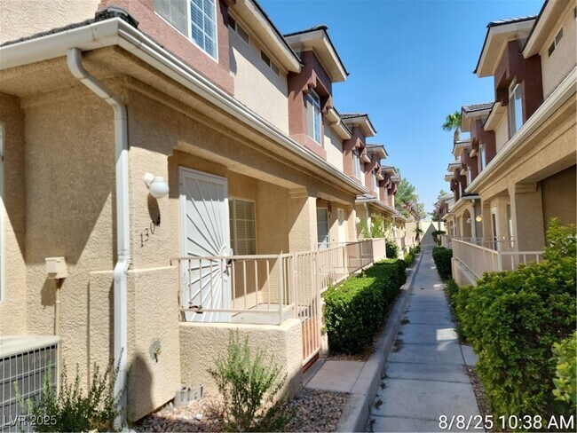 Primary Photo - 1304 Silver Sierra St