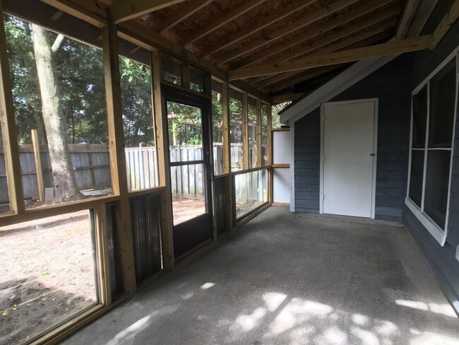 Building Photo - 1 Pointer Pl