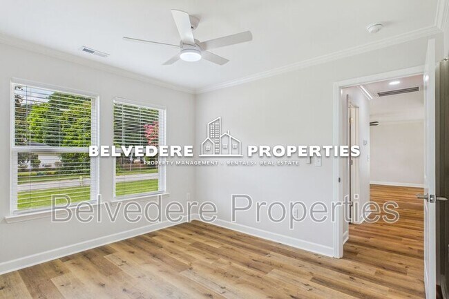 Building Photo - 2322 Fernwood Dr