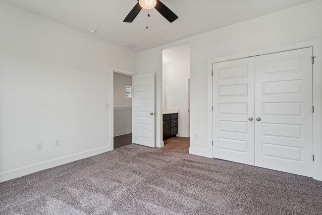 Building Photo - Beautiful 2 bedroom, 1.5 bathroom home in East Austin!!!