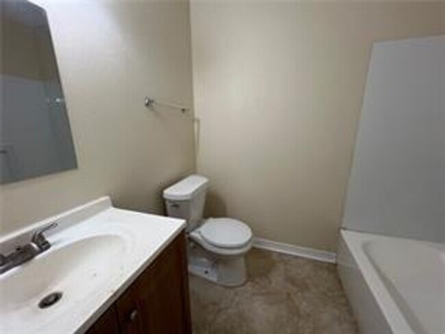 Building Photo - 3260-3266Kabel