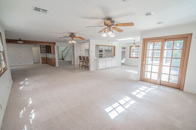 Building Photo - Old Orchard 1 - 4 Bedroom Home in Valencia!