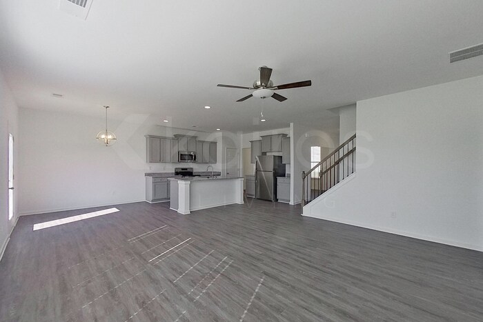 Building Photo - 101 Silver Maple Ln