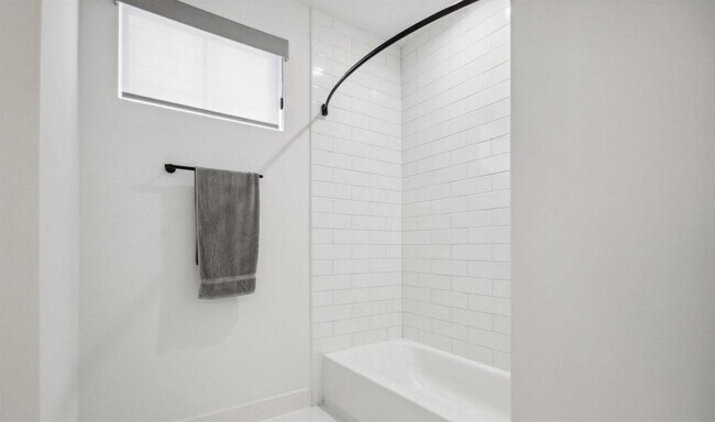 Building Photo - 6424 Highland Pine Ln