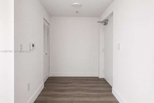 Building Photo - 6580 Indian Creek Dr