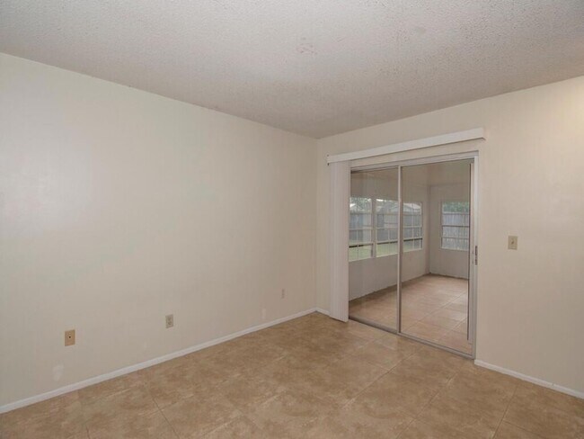 Building Photo - 226 SW Reynolds Ave