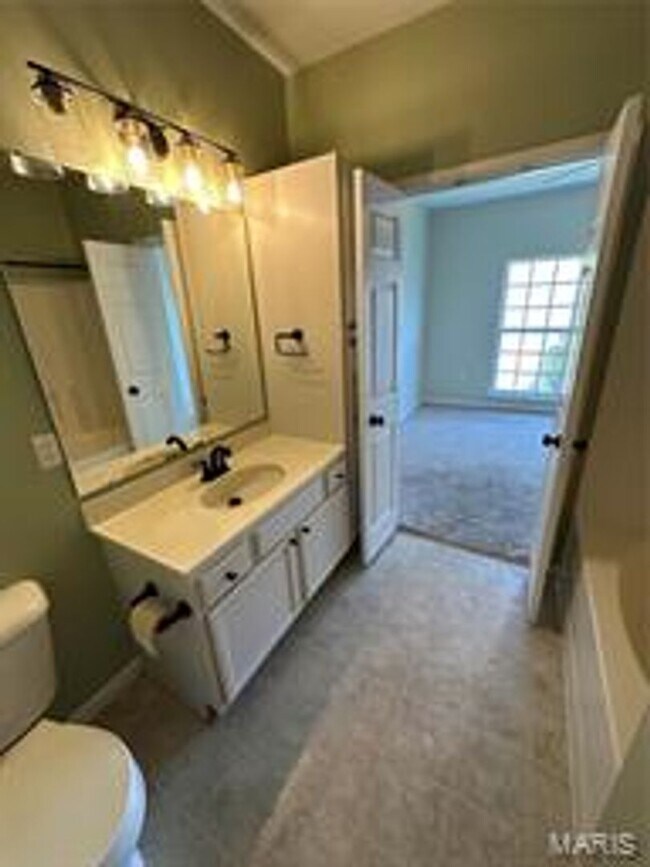 Building Photo - Beautiful Condo in Mehlville