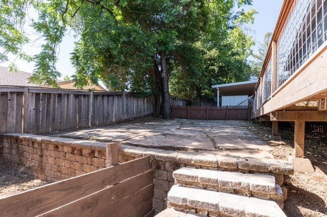 Building Photo - 300 IOLI Ranch Cir
