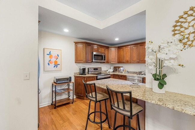 Primary Photo - 50 Glenwood Ave