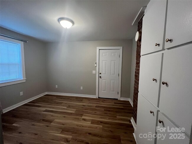 Building Photo - 532 N Church St