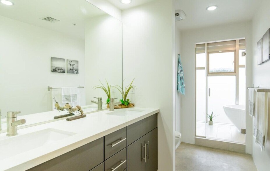 Building Photo - 3238 Casitas Ave